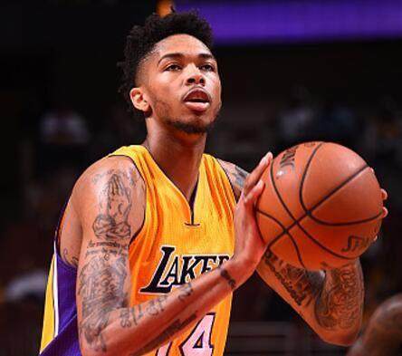 更关系到球 更关系到球